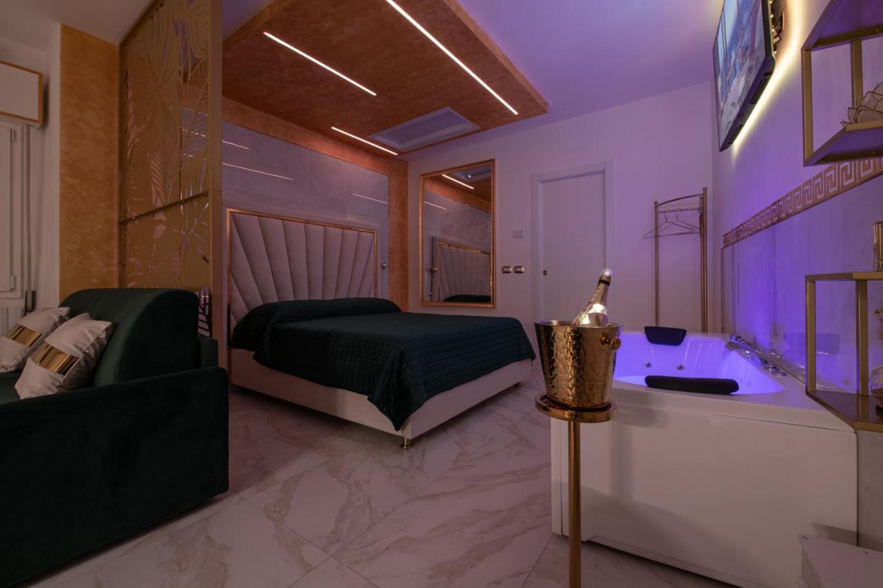 Fashion Apartment Gold Bologna With Jacuzzi & Car Garage Buitenkant foto