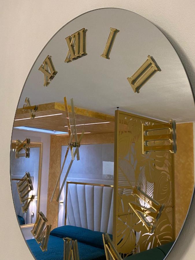 Fashion Apartment Gold Bologna With Jacuzzi & Car Garage Buitenkant foto