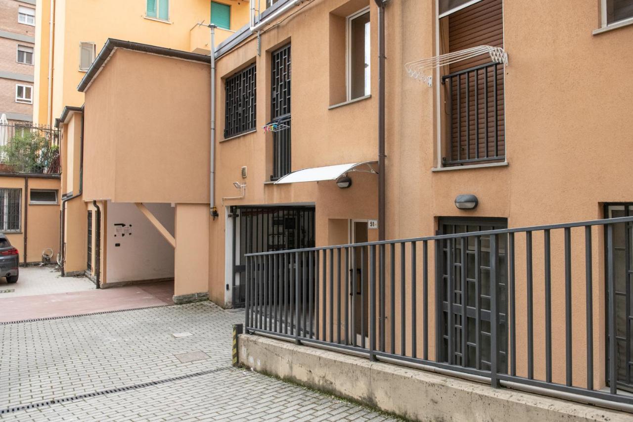 Fashion Apartment Gold Bologna With Jacuzzi & Car Garage Buitenkant foto