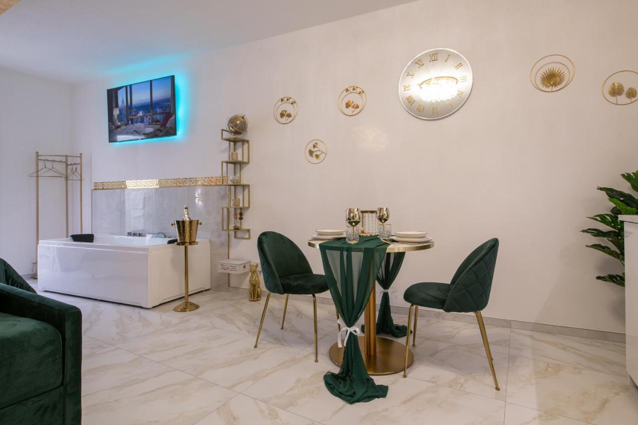 Fashion Apartment Gold Bologna With Jacuzzi & Car Garage Buitenkant foto