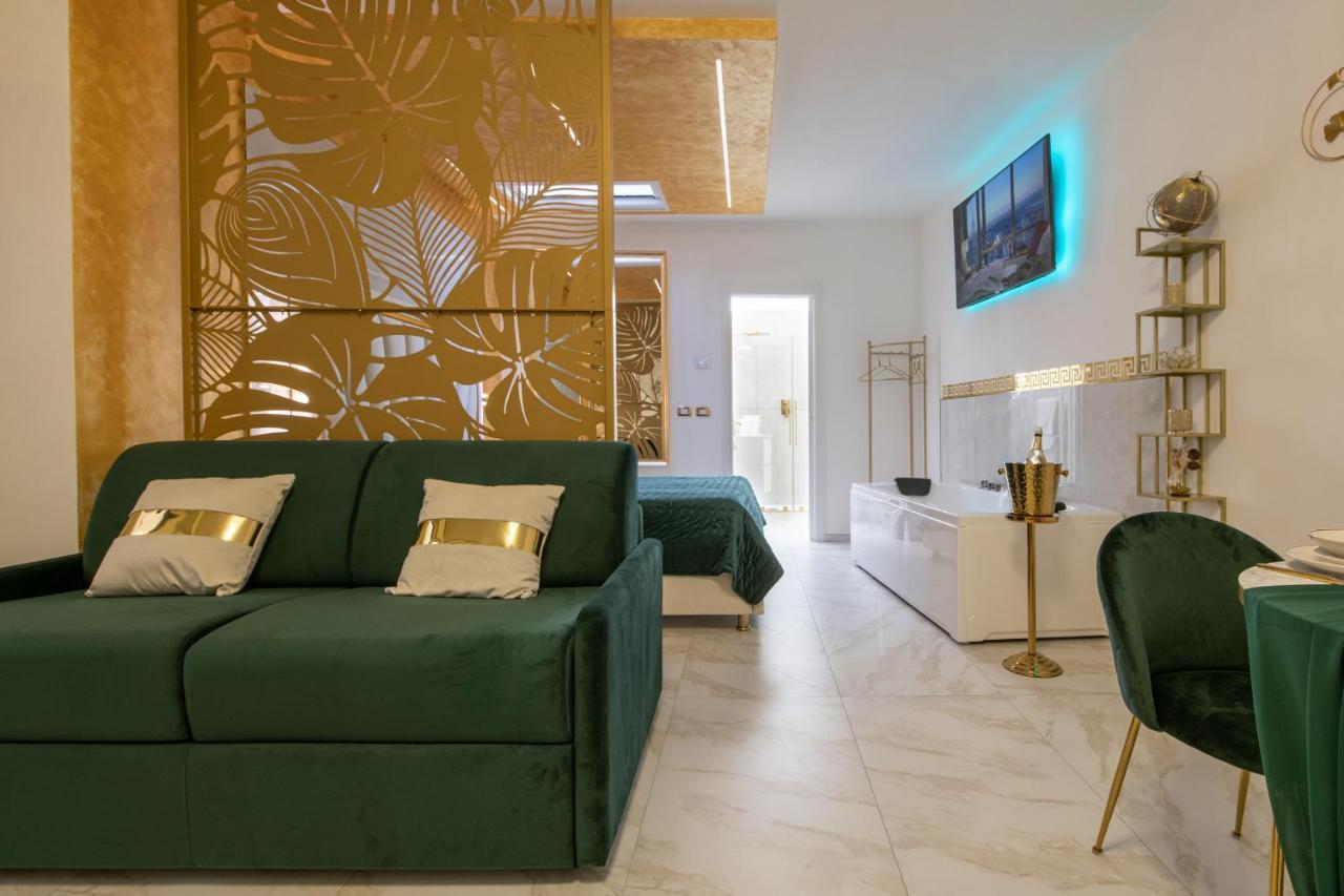 Fashion Apartment Gold Bologna With Jacuzzi & Car Garage Buitenkant foto