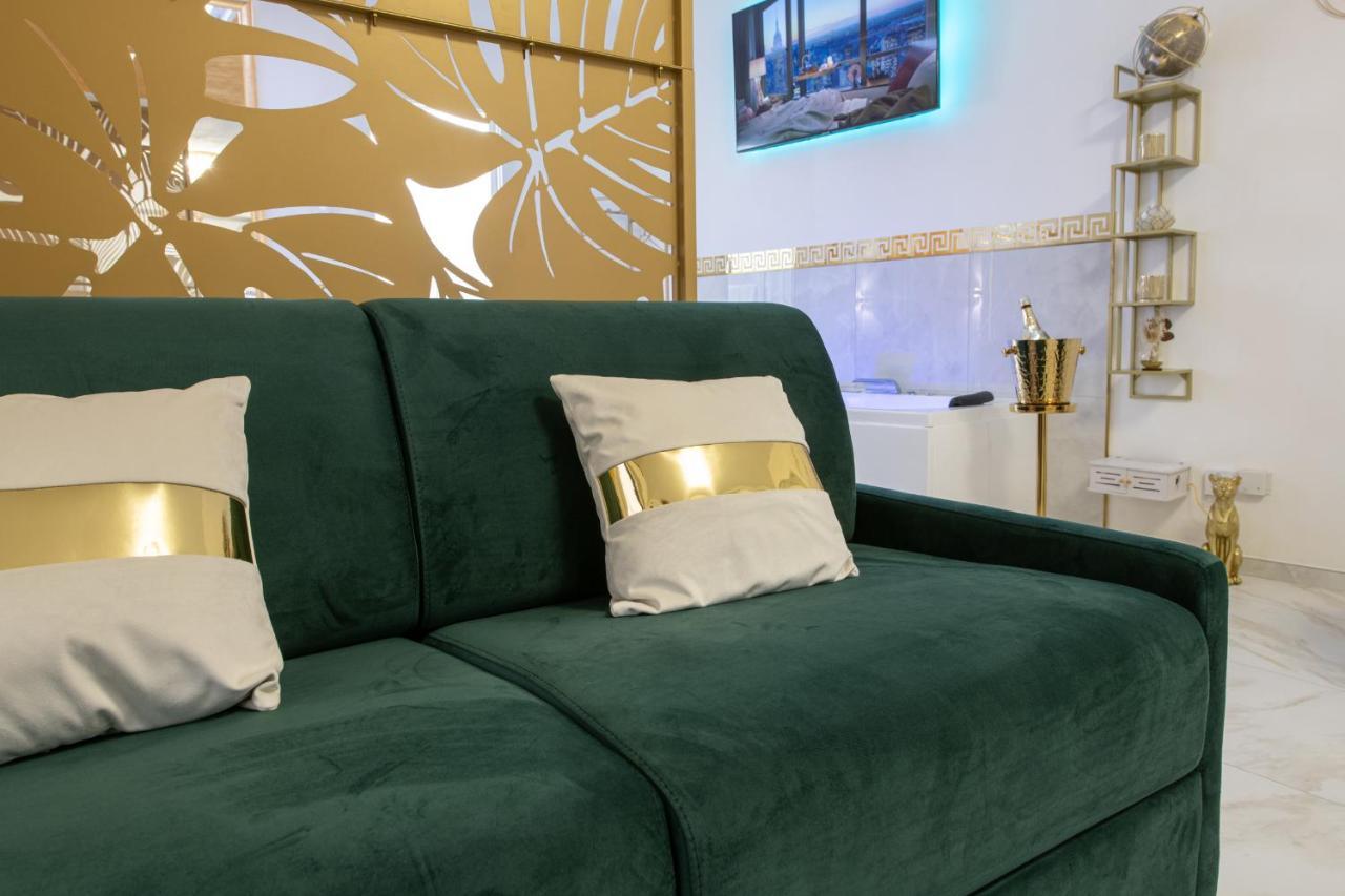 Fashion Apartment Gold Bologna With Jacuzzi & Car Garage Buitenkant foto