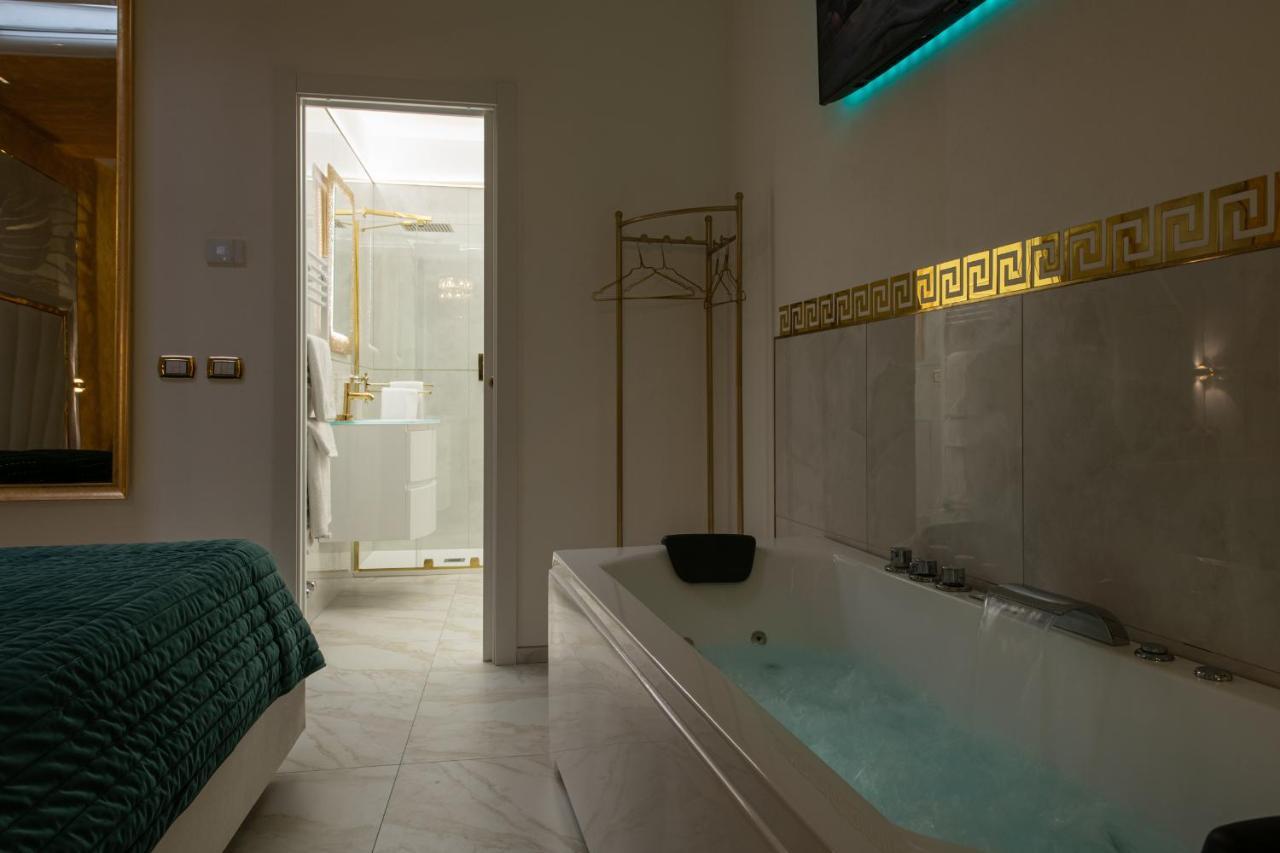 Fashion Apartment Gold Bologna With Jacuzzi & Car Garage Buitenkant foto