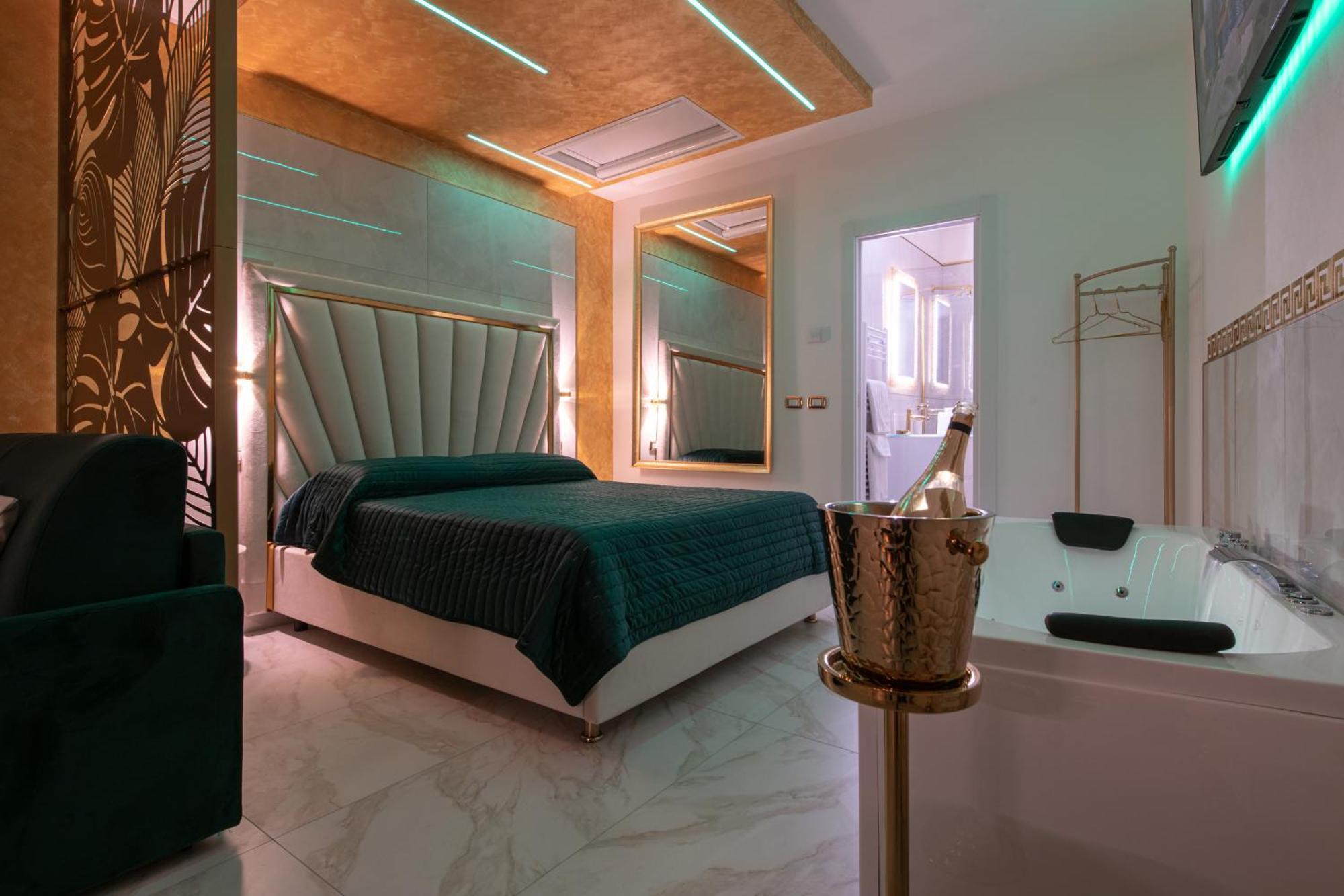 Fashion Apartment Gold Bologna With Jacuzzi & Car Garage Buitenkant foto