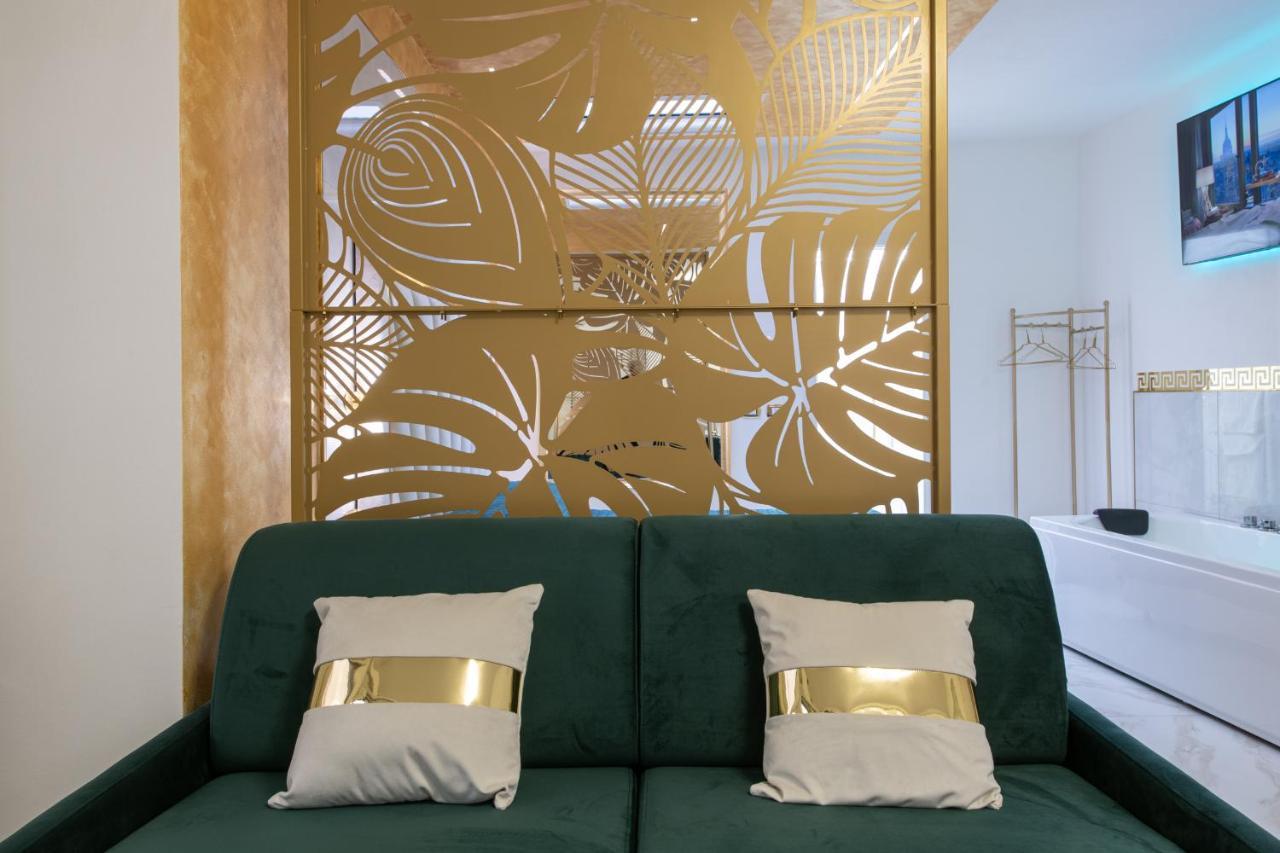 Fashion Apartment Gold Bologna With Jacuzzi & Car Garage Buitenkant foto
