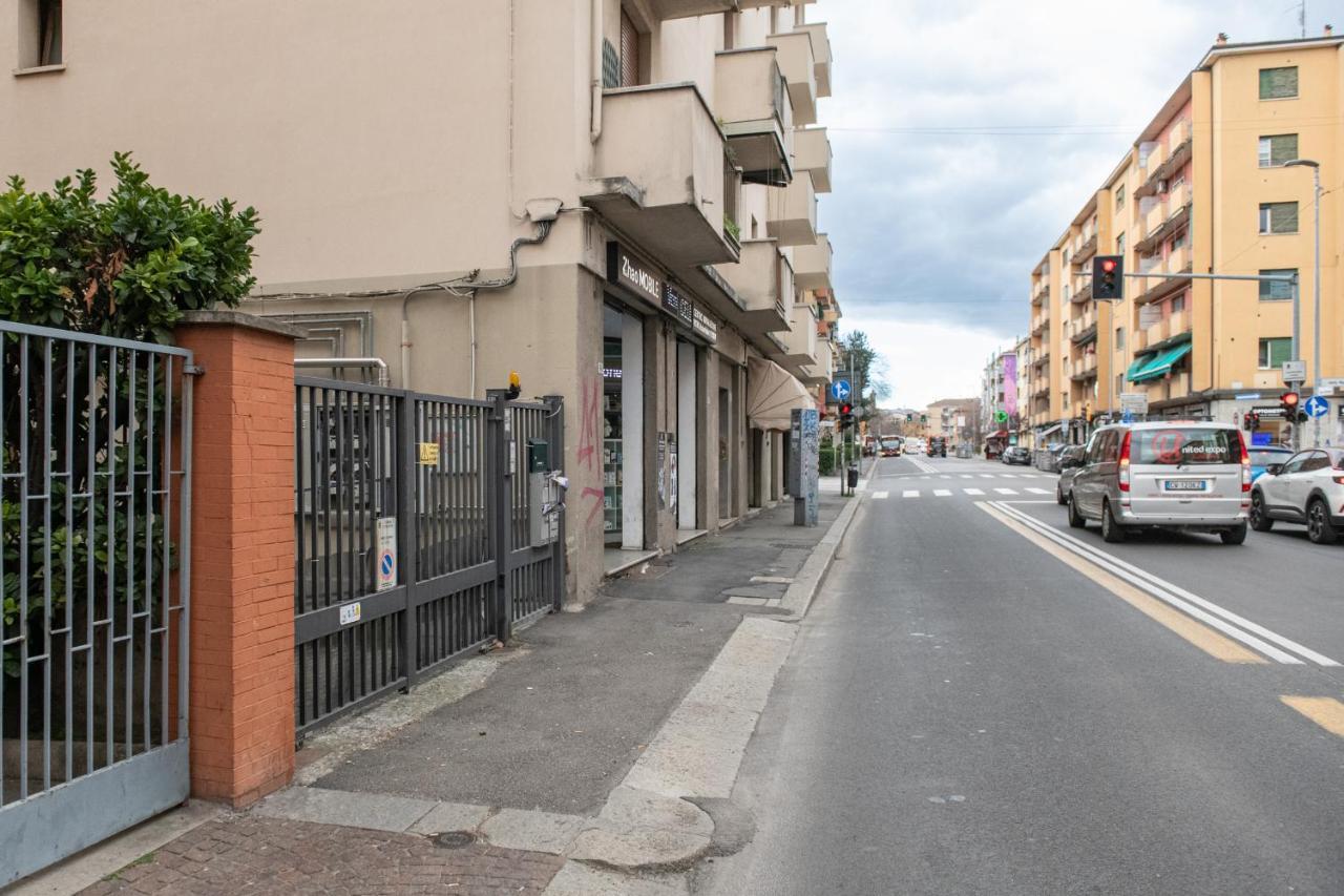 Fashion Apartment Gold Bologna With Jacuzzi & Car Garage Buitenkant foto