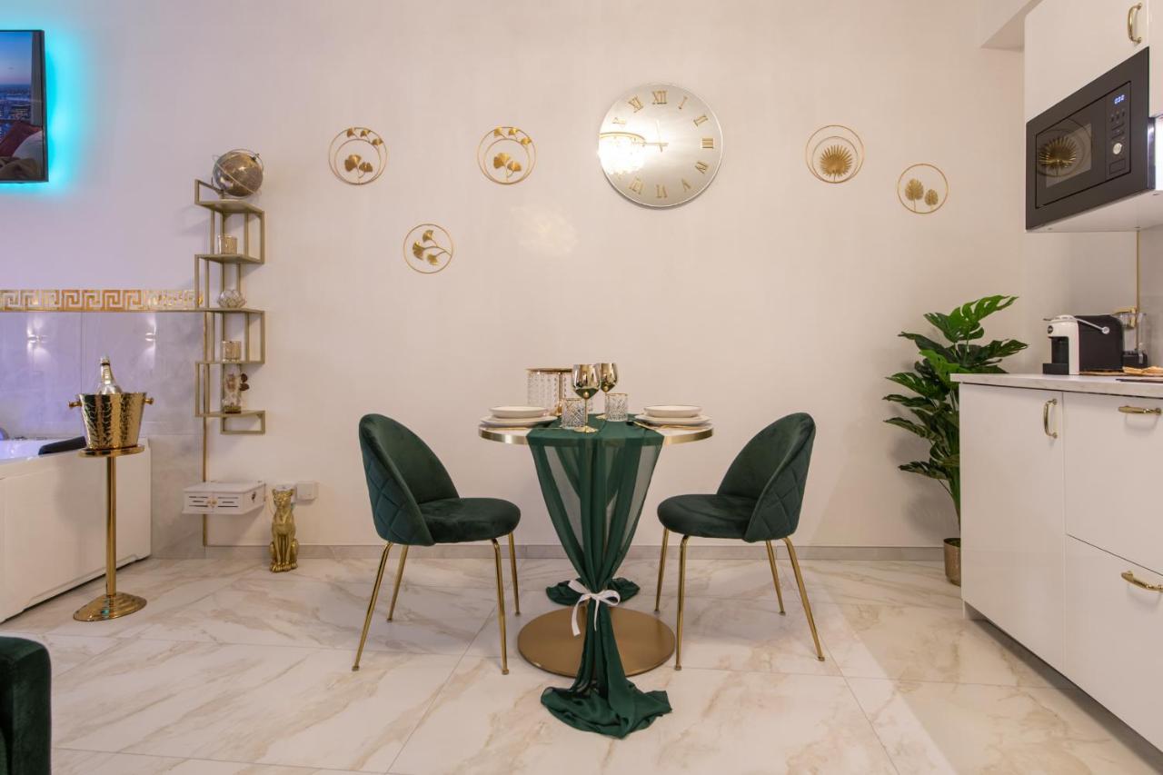 Fashion Apartment Gold Bologna With Jacuzzi & Car Garage Buitenkant foto